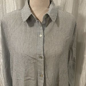 Womens By The Way button-down front-tie shirt. Medium